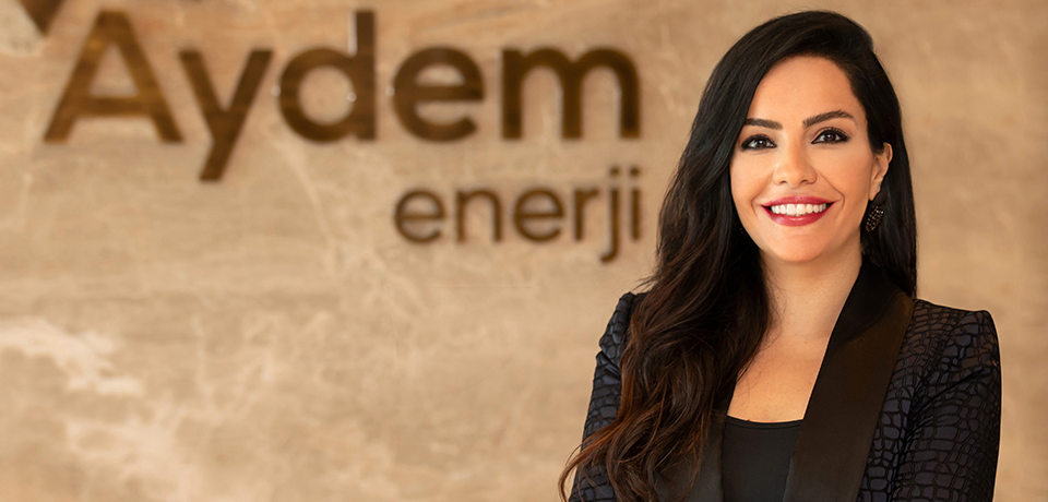 Sabah Gazetesi’nde şirketlerin sürdürülebilirlik yaklaşımını ve başarılarını aktaran Aydem Enerji Risk Yönetimi Grup Direktörü Senem Rena.