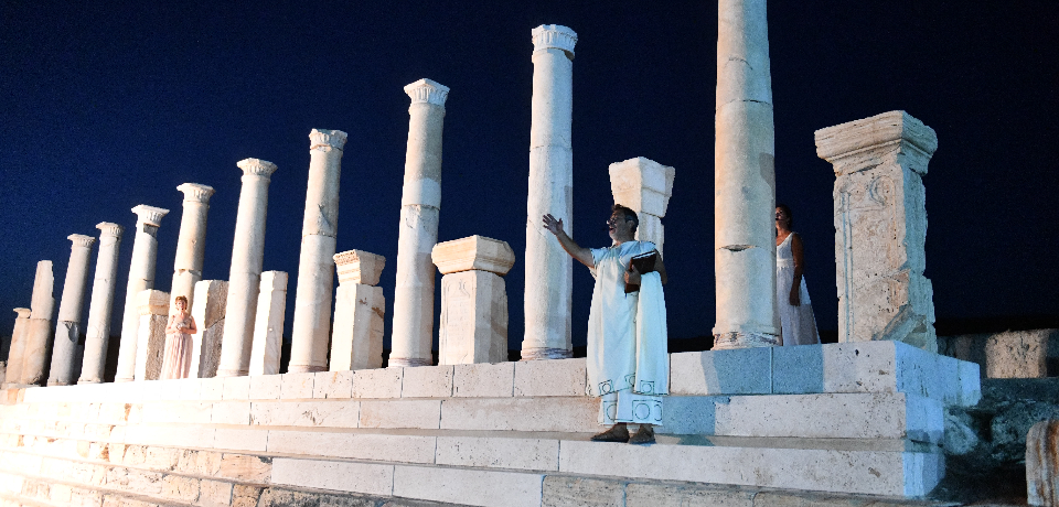 Denizli'de düzenlenen "Buldan'da sanat var" festivalinin ana sponsoru olan Aydem Enerji'nin Tripolis antik kentinin aydınlatmasını sağladığı fotoğraf yer almaktadır.